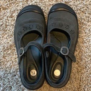 KEEN. Mary Jane Shoes Blue Suede Flower Cutouts